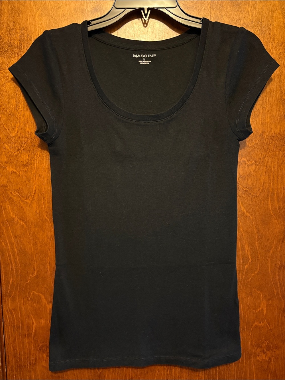 Massini Women’s Black Scoop Neck Short Sleeve Tee
